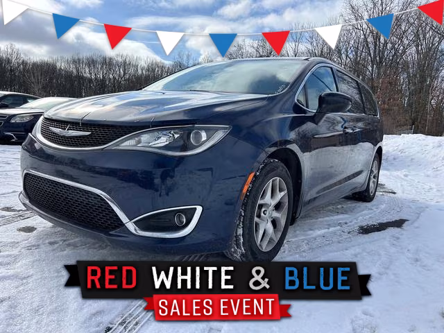 2017 Chrysler Pacifica Touring Plus's photo