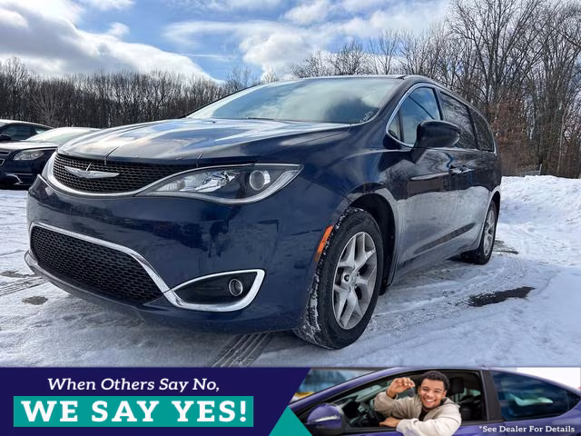 2017 Chrysler Pacifica Touring Plus's photo