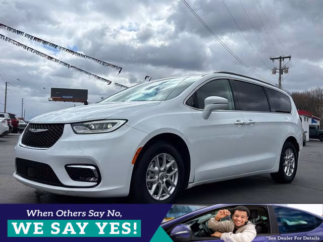 2022 Chrysler Pacifica Touring L's photo