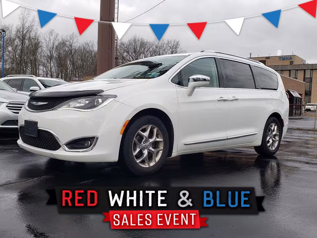 2018 Chrysler Pacifica Limited's photo
