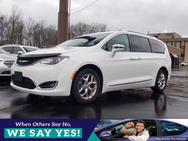 2018 Chrysler Pacifica Limited's photo
